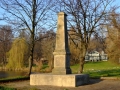 8.	Pamiątkowy pomnik upamiętniający polowanie króla Augusta III Sasa